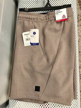 NEW REEBOK Athletic Shorts 7" Inseam Pockets Drawstrings 3XL Tan Men Big & Tall